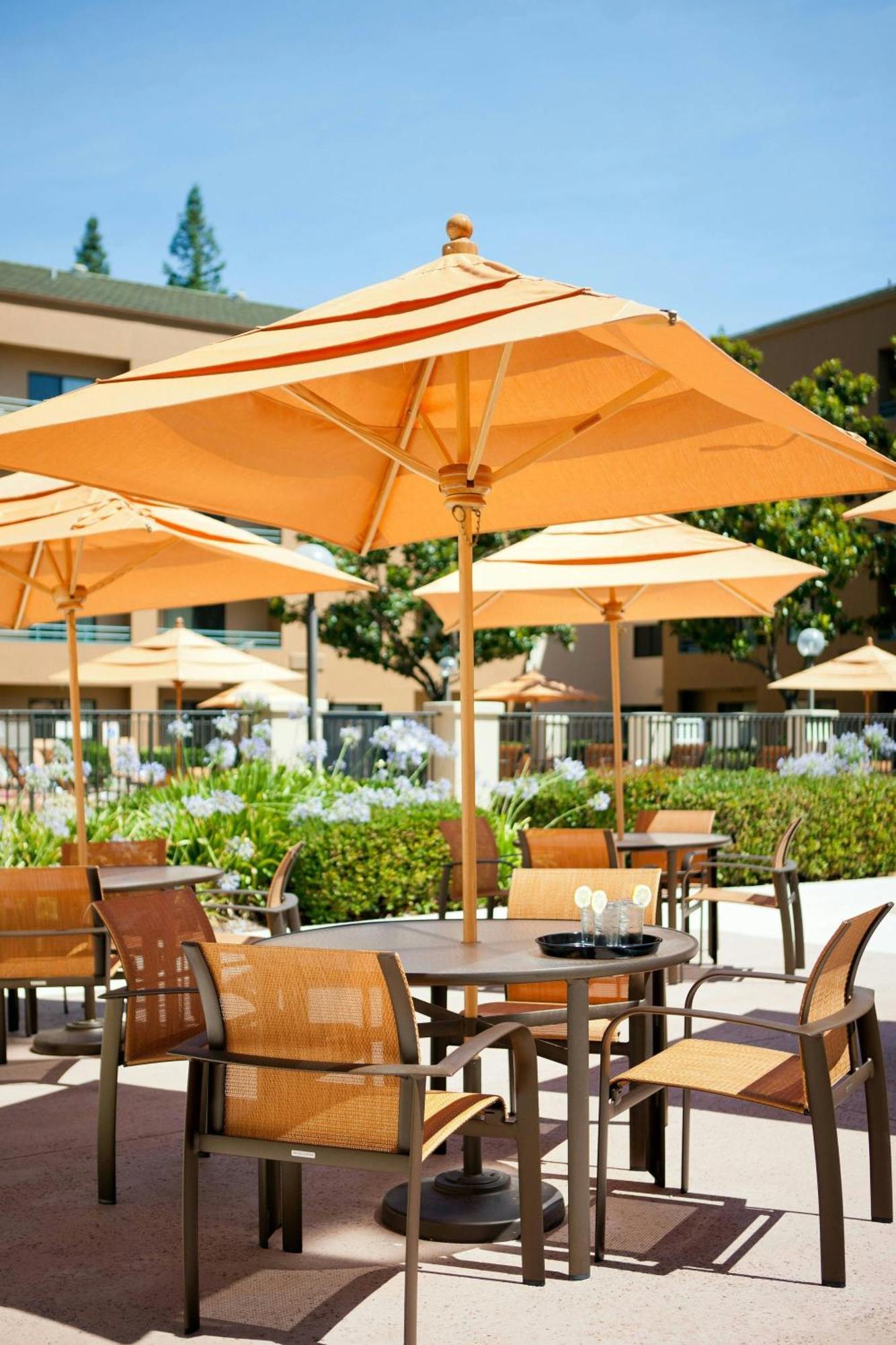 Courtyard Sacramento Airport Natomas Hotel Exterior photo